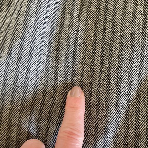 Madison Studio Pencil Skirt, Size 4 - Picture 10 of 10